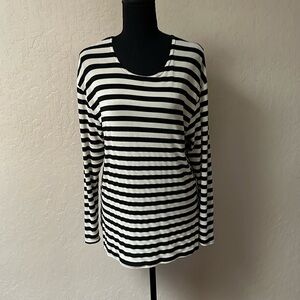 Black and White Striped‎ Long Sleeve Tee